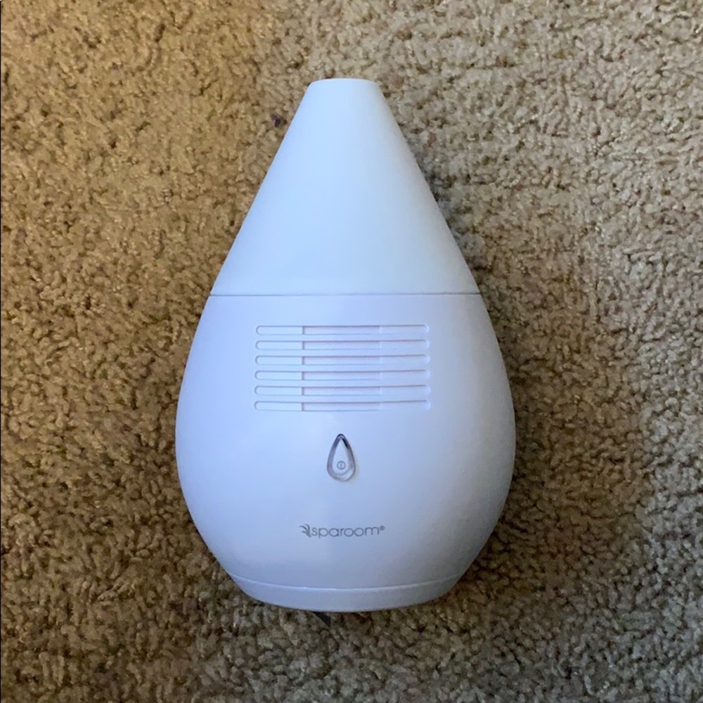 small white oil diffuser (color changing!)